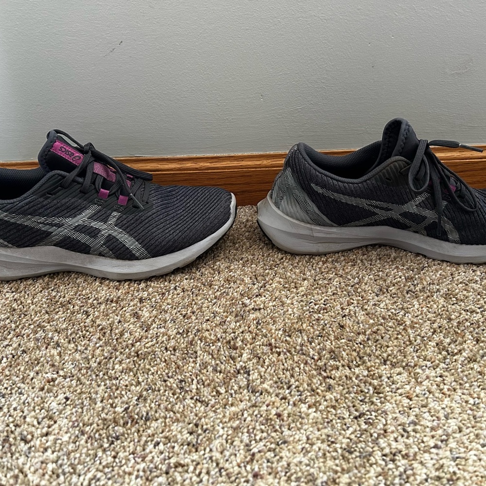 Women’s ASICS - Picture 2 of 5